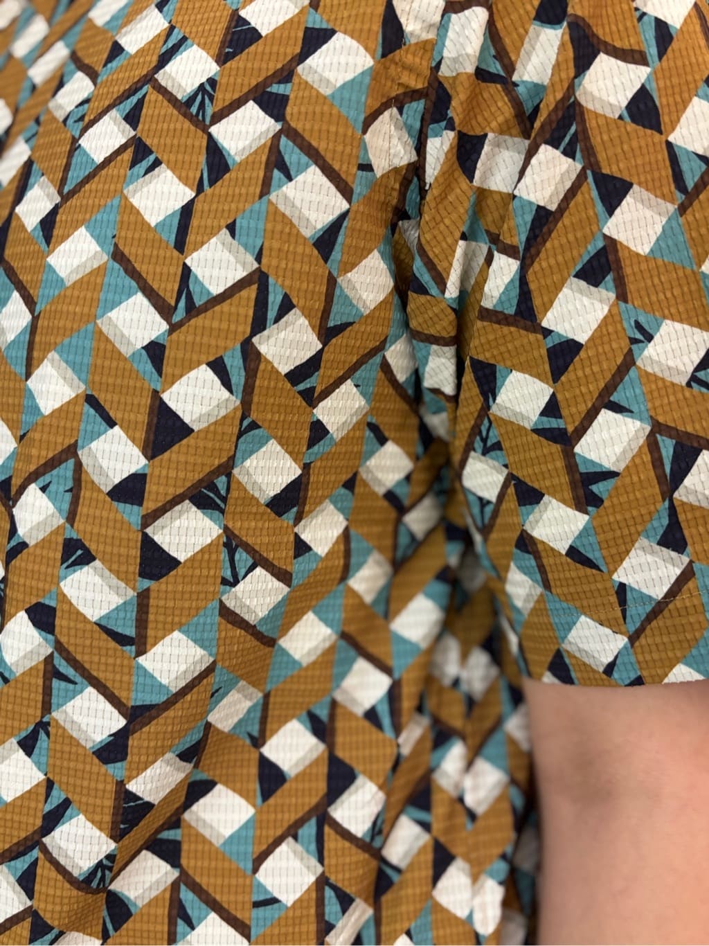 中村さんの「TAKEO KIKUCHI｜【COOL CITY WEAR】籠目アート柄 サッカーシャツ /通気性」を使ったコーディネート