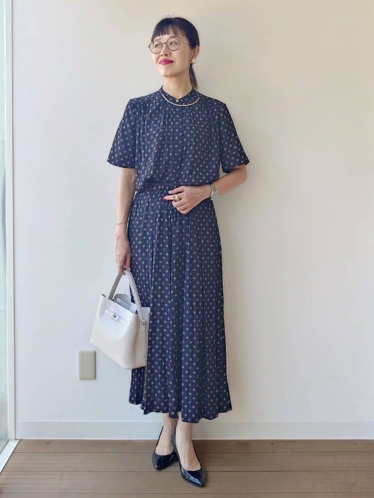 MUTSUKOさんの「UNTITLED｜【セットアップ可/リラクシー/通勤】スクエアジオメ柄ブラウス」を使ったコーディネート