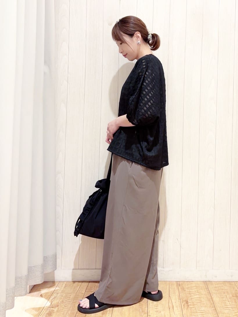 あいこさんの「SHOO･LA･RUE｜【S-LL】涼やかで好印象 シアーチェック ドルマントップス」を使ったコーディネート