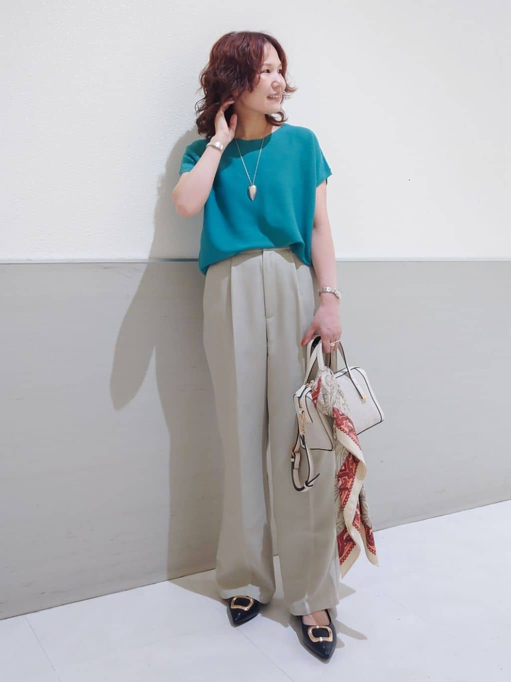 maruさんの「THE SHOP TK｜【6色展開】さらさらフレンチニット【毛玉になりにくい/洗濯機OK】」を使ったコーディネート
