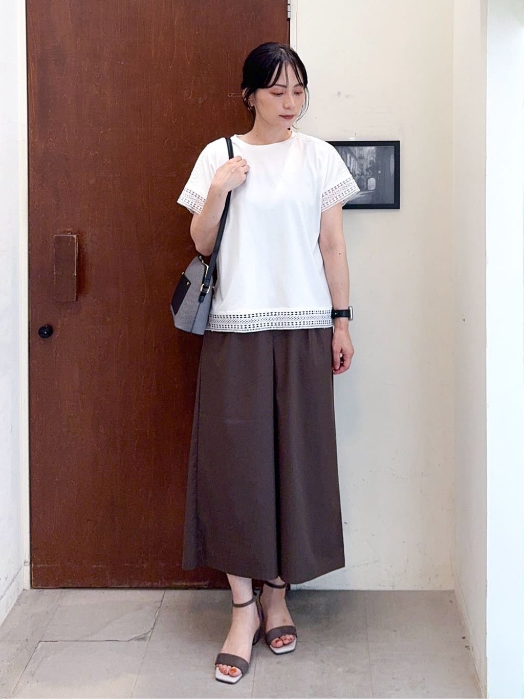 𝐇𝐢𝐫𝐨𝐦𝐢さんの「SHOO･LA･RUE｜【S-LL/ひんやり】インせず決まる 楽してきれいなレース付きトップス」を使ったコーディネート