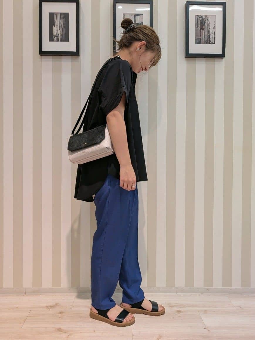 otaさんの「SHOO･LA･RUE｜【S-LL】さらりとしたタッチが上品見え ワンボタンデザイン トップス」を使ったコーディネート