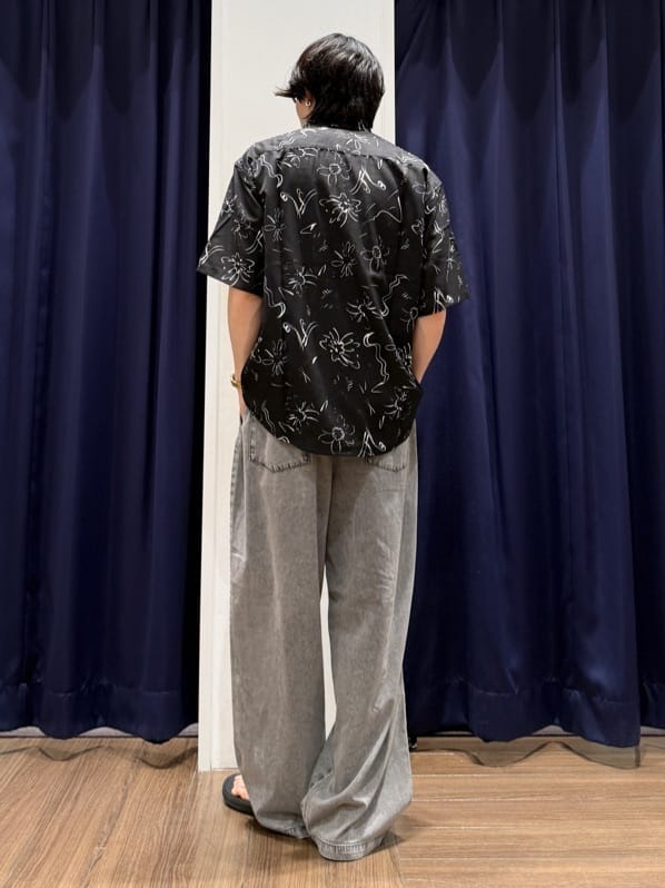 Tightさんの「THE SHOP TK｜ツータックワイドデニムパンツ」を使ったコーディネート
