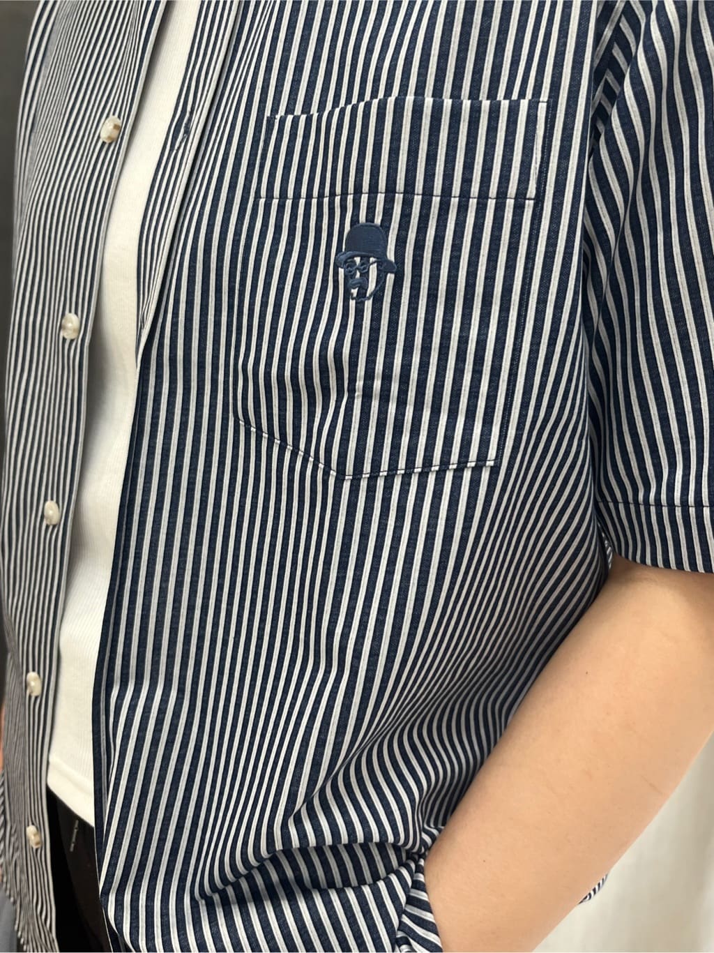 ちゃんみなさんの「TAKEO KIKUCHI｜【COOL CITY WEAR】ストライプジャージ ボタンダウンシャツ /接触冷感」を使ったコーディネート