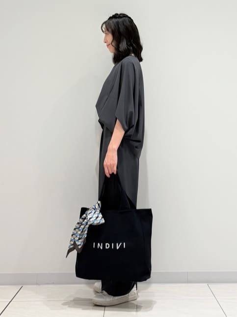 kayoさんの「INDIVI｜【体型カバー/SETUP可能】ジョーゼット　ドルマンブラウス」を使ったコーディネート