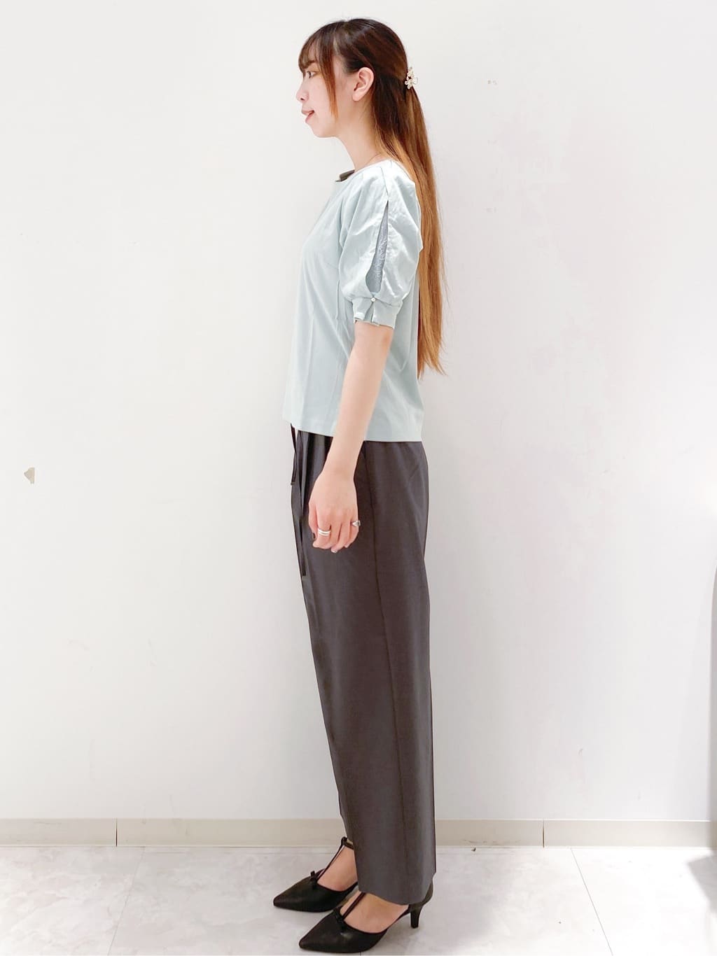 yurinaさんの「index｜ストレッチ2タックワイドパンツ【洗濯機洗い可／接触冷感／吸水速乾】」を使ったコーディネート