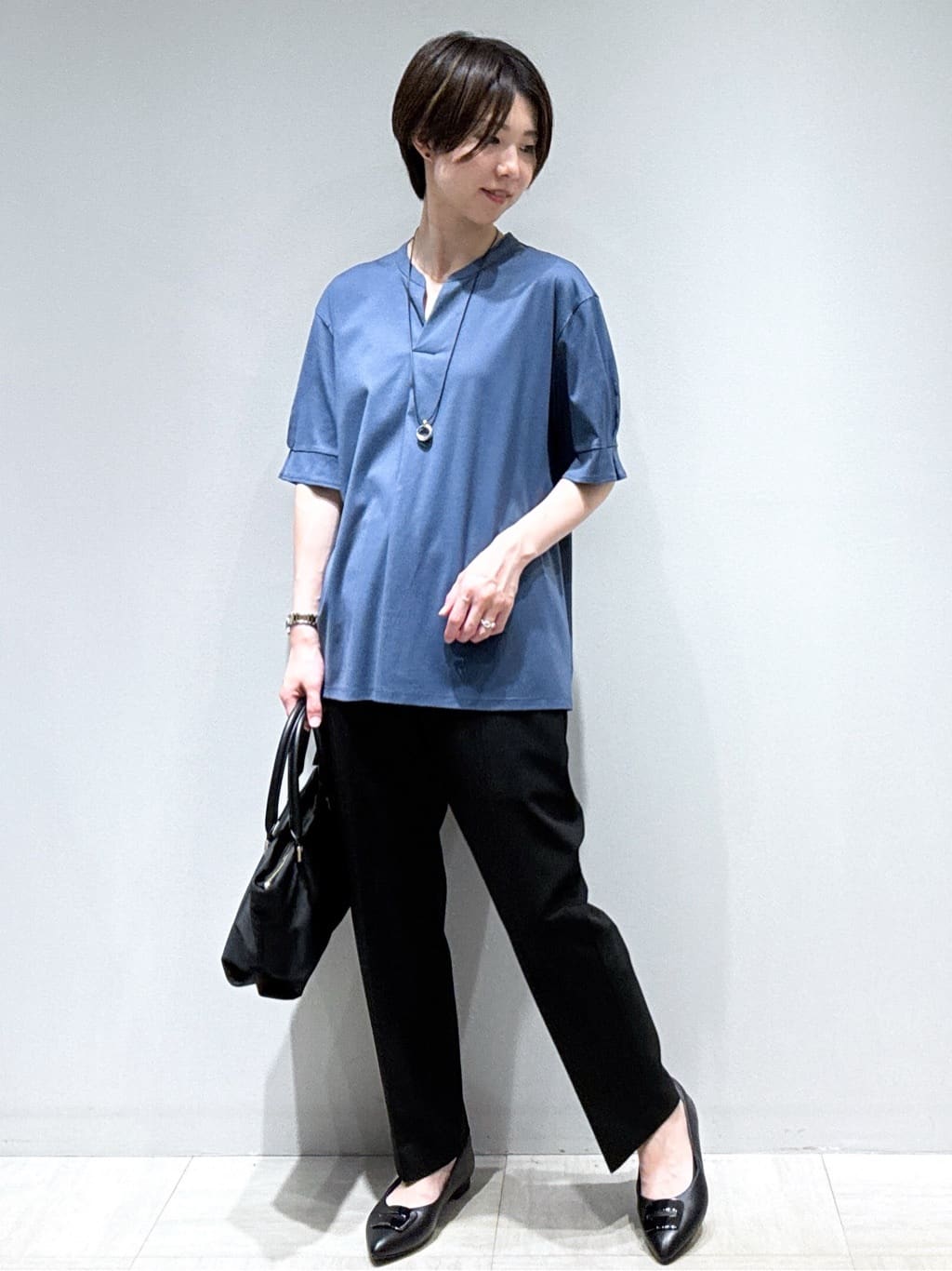 まちこさんの「Reflect｜【すっきり見え！長め丈／マシンウォッシュ可】スキッパーネックジャージトップス」を使ったコーディネート