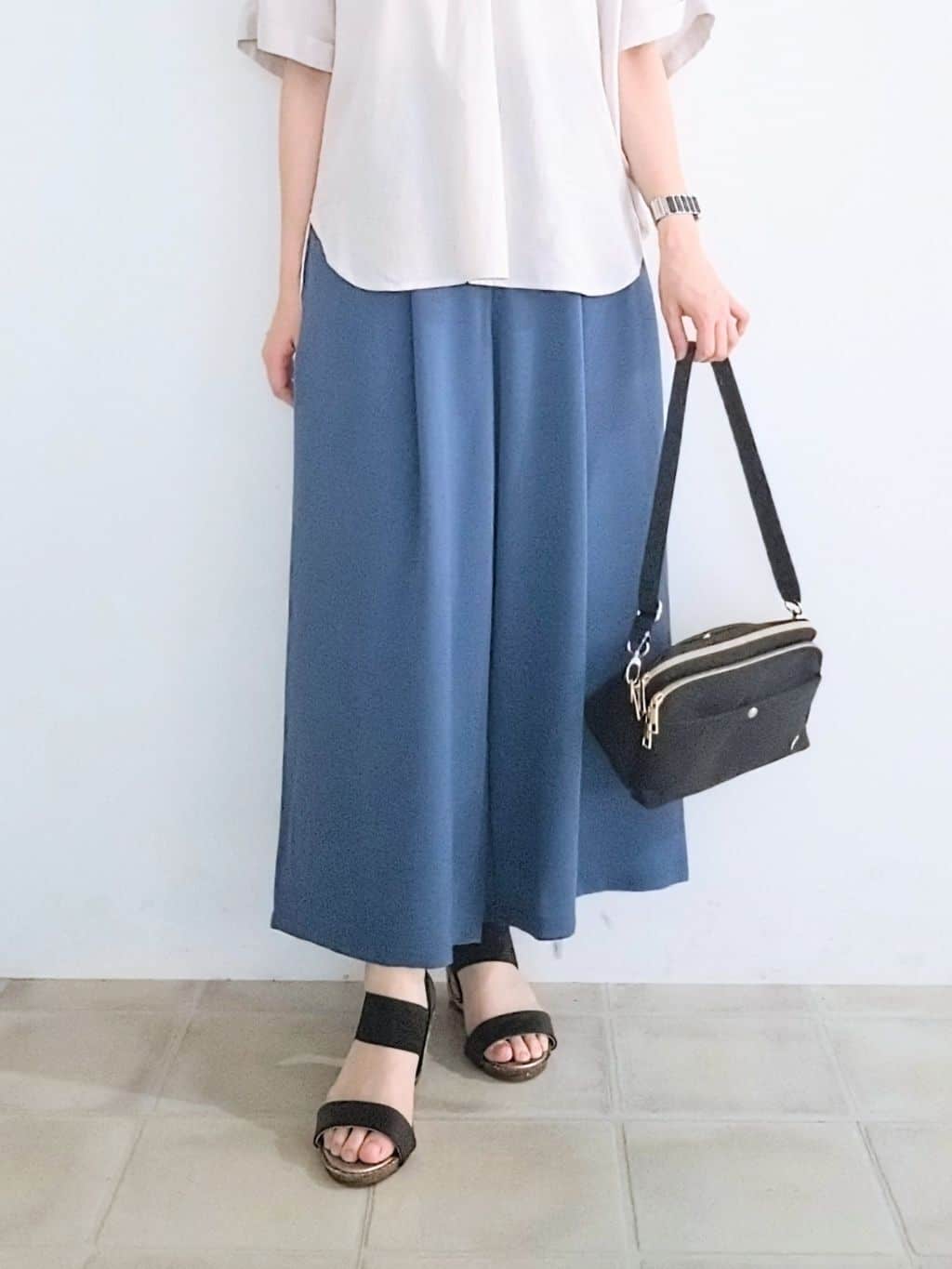 miomioさんの「SHOO･LA･RUE｜【S-LL/UV/接触冷感/抗菌防臭】体型を自然にカバー フレンチリネンブレンド襟付ドルマンシャツ」を使ったコーディネート