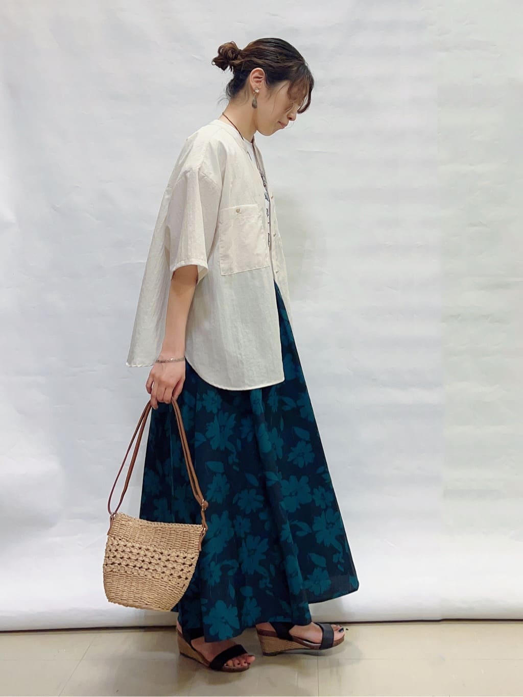 まっつんさんの「SHOO･LA･RUE｜【高レビュー/着丈選べる】華やかさをプラスする アソートロングスカート」を使ったコーディネート