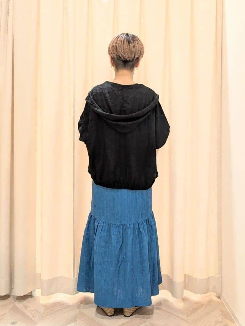 ユカさんの「SHOO･LA･RUE｜【S-LL】後ろ姿も抜かりなく 1枚でサマ見え ティアードワンピース」を使ったコーディネート