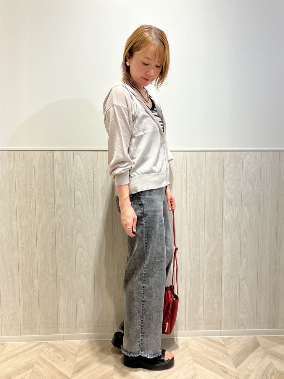 shokoさんの「SHOO･LA･RUE｜冷房対策にも 上品なシアー感のニットパーカ」を使ったコーディネート
