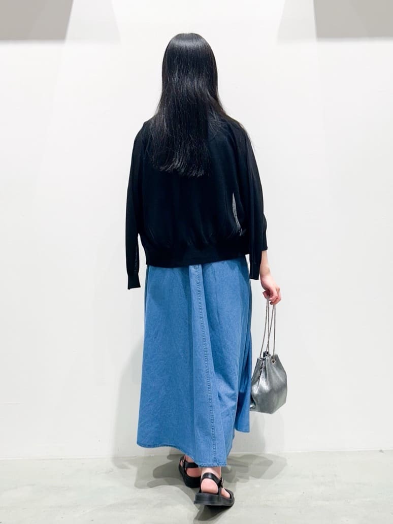 seinaさんの「grove｜さっと二の腕カバー　大人な抜け感シアーラグランVネックカーデ」を使ったコーディネート