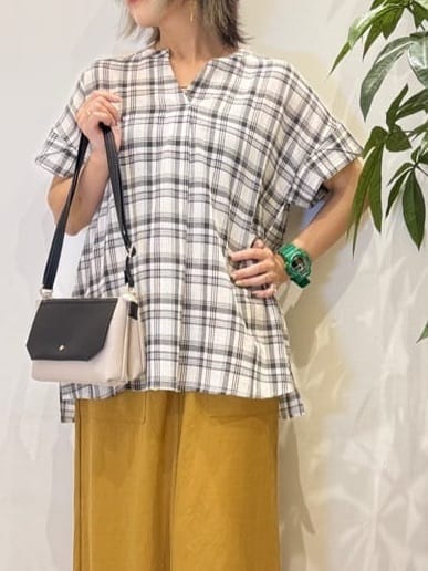 misakiさんの「SHOO･LA･RUE｜【S-LL】きれいに体型カバー さらシャリコットン スキッパーシャツ」を使ったコーディネート