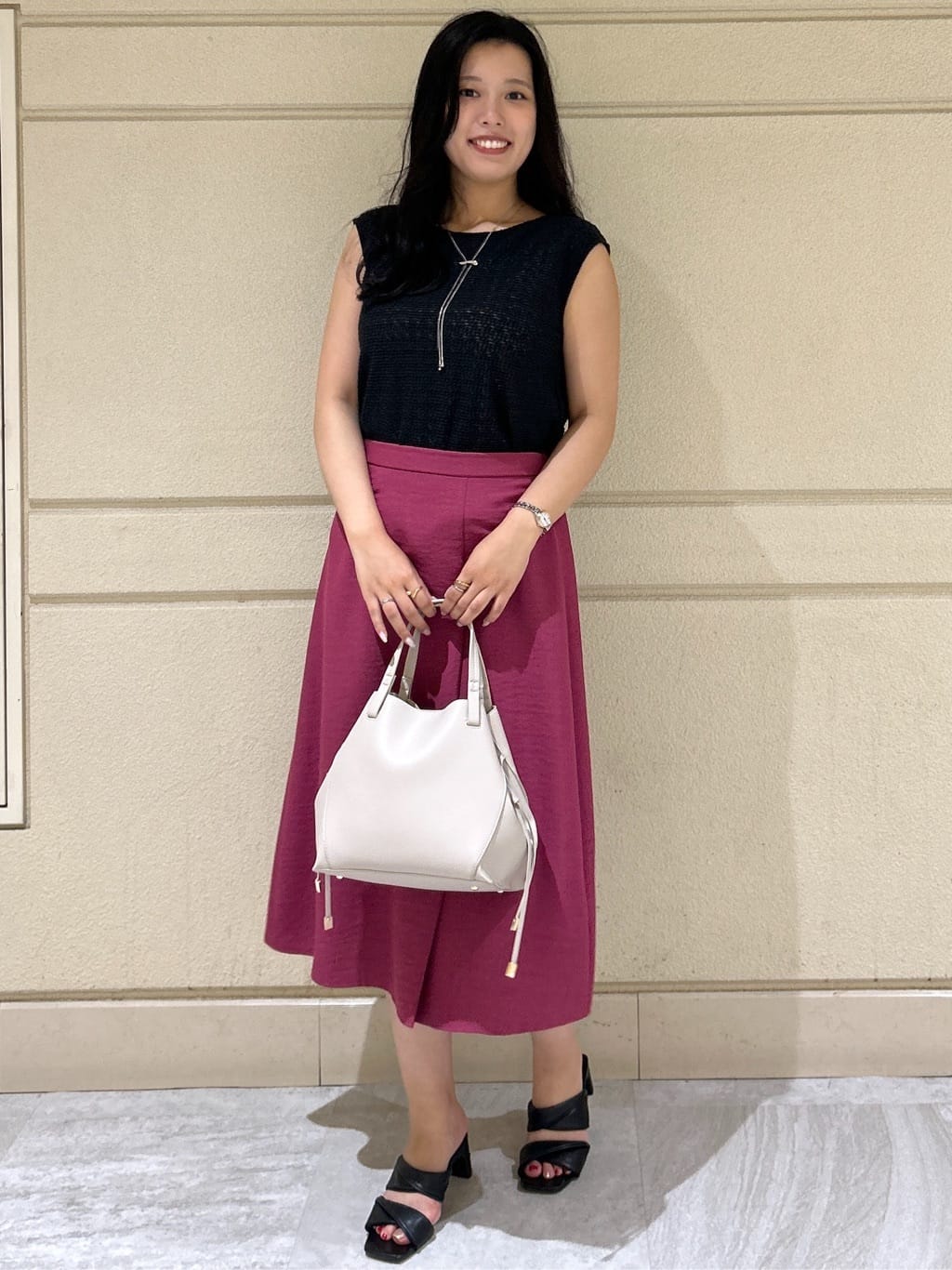 Momokaさんの「COUP DE CHANCE｜【手洗い可／日本製】ノースリーブトップス」を使ったコーディネート