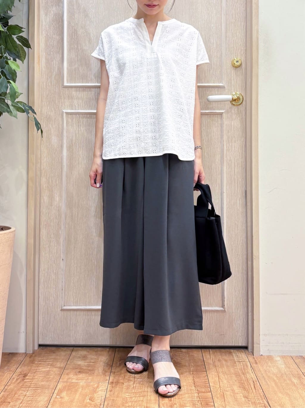 なみさんの「SHOO･LA･RUE｜【セットアップ可/ひんやり】下半身カバーにも タックスカーチョ」を使ったコーディネート