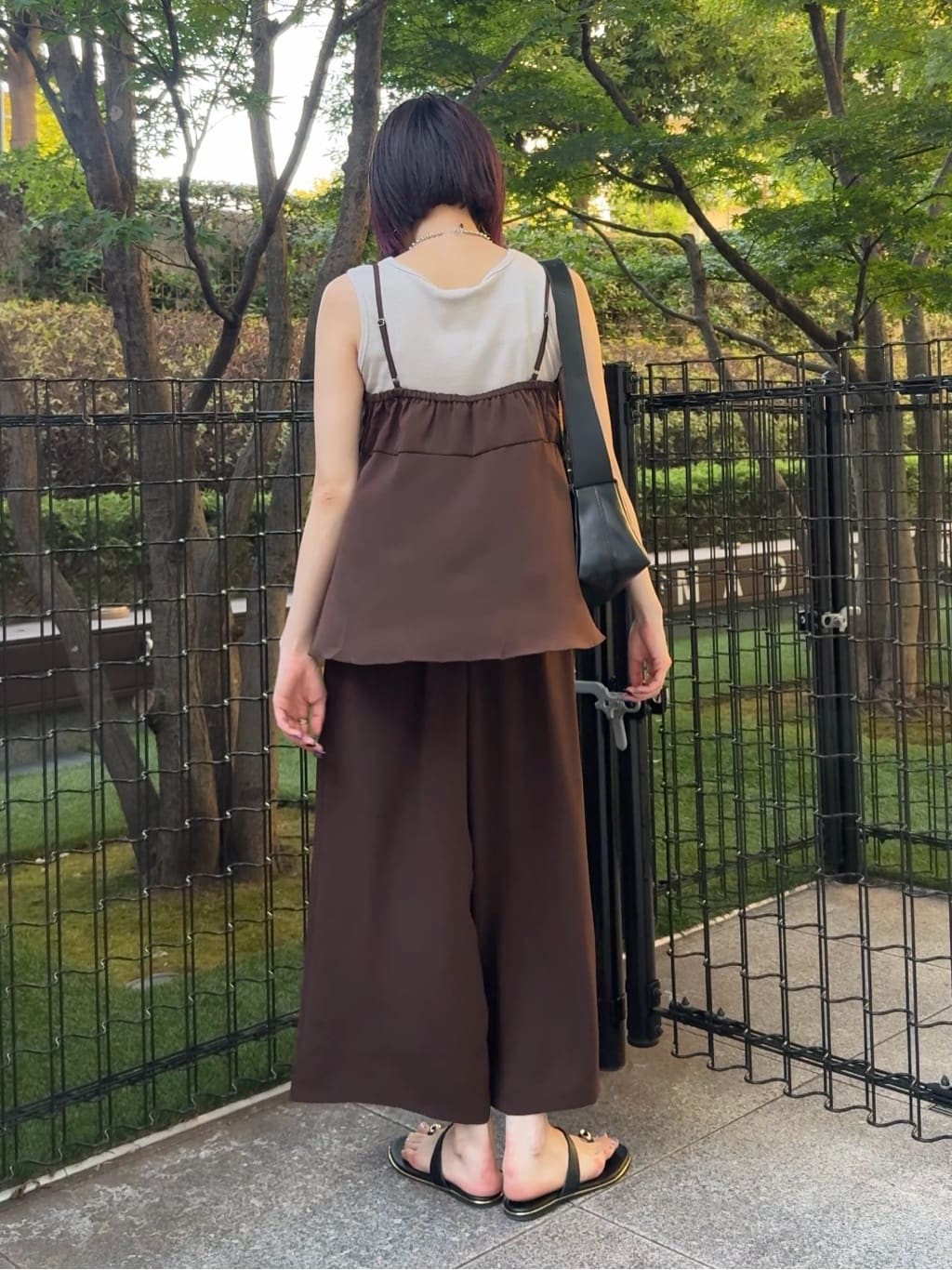 𝐜𝐡𝐢𝐤𝐚さんの「SHOO･LA･RUE｜【セットアップ可/ひんやり】下半身カバーにも タックスカーチョ」を使ったコーディネート