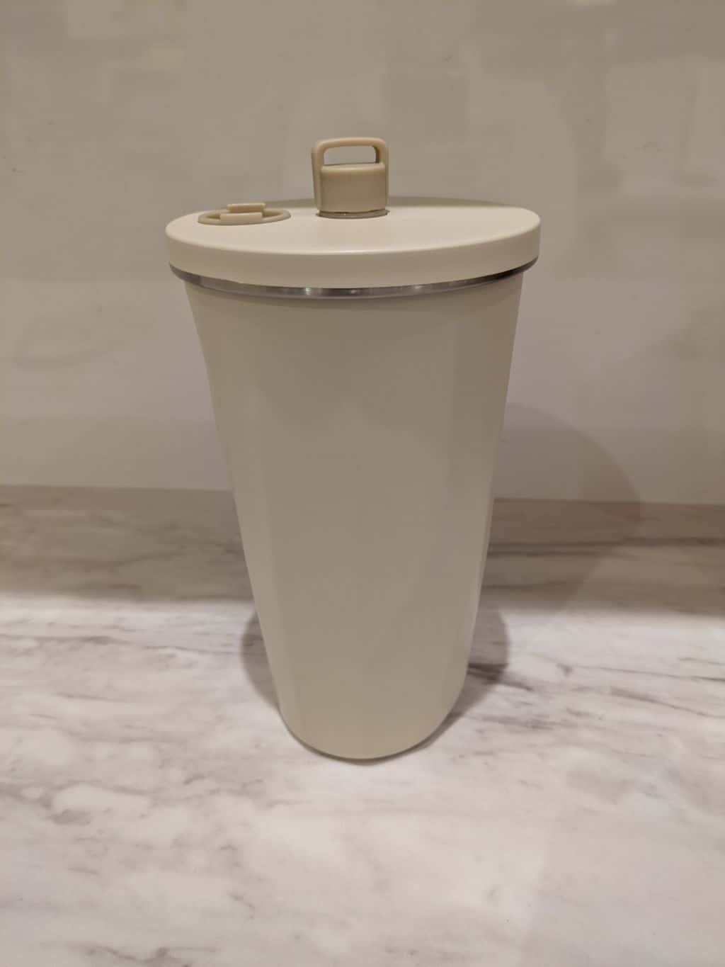 minoriさんの「212 KITCHEN STORE｜ストロー付2wayタンブラー570ml アイボリー」を使ったコーディネート