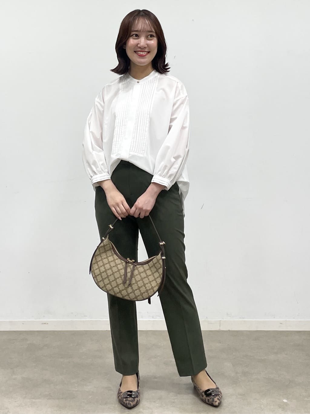 yukariさんの「Reflect｜【程よいゆとり感／体型カバー】ピンタックデザインシャンブレーブラウス」を使ったコーディネート