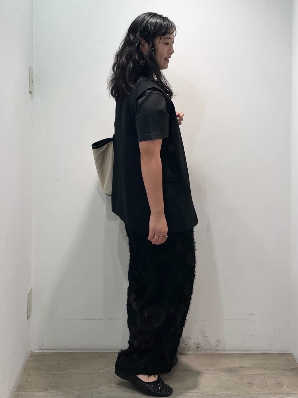 sumicaさんの「OPAQUE.CLIP｜リネンライクVネックジレ【洗濯機洗い可】」を使ったコーディネート