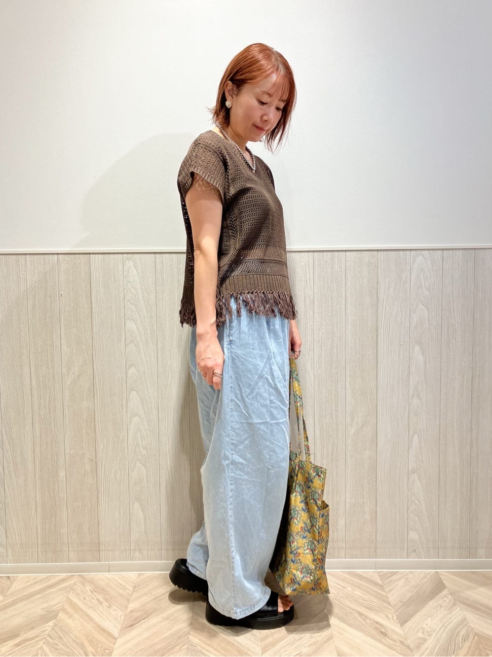 shokoさんの「SHOO･LA･RUE｜【S-LL】裾フリンジマクラメVネックニット」を使ったコーディネート
