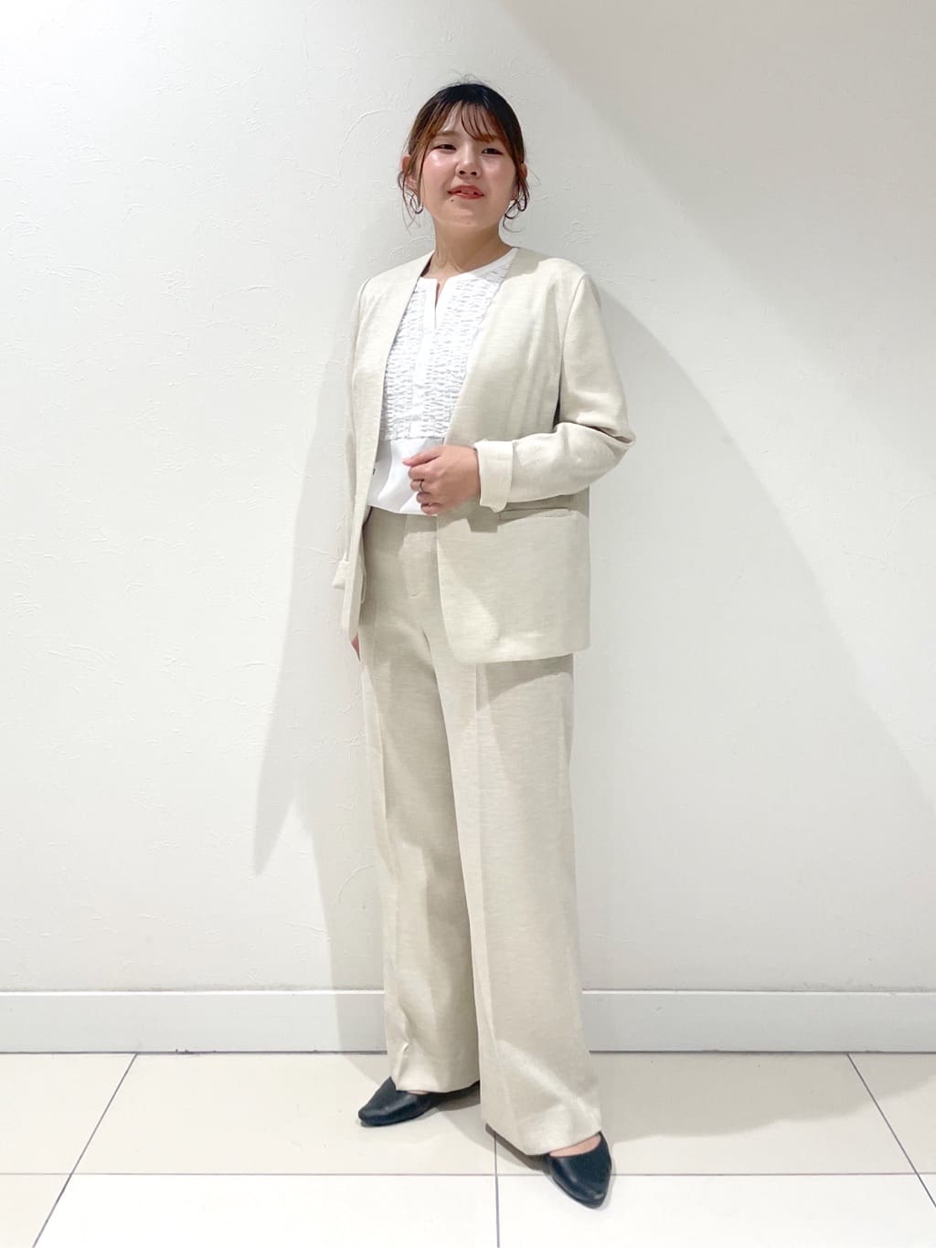 YUUKIさんの「INDIVI｜【洗える】胸元タックフリルブラウス」を使ったコーディネート