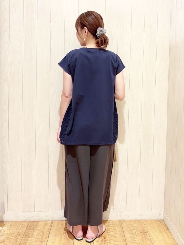 あいこさんの「SHOO･LA･RUE｜【S-LL/体型カバー】インせずサマ見え レースドッキングトップス」を使ったコーディネート