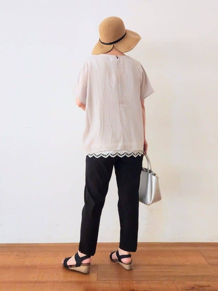 くまさんの「SHOO･LA･RUE｜【S-LL】着るだけで簡単にコーデが決まる レースレイヤード風ドルマントップス」を使ったコーディネート