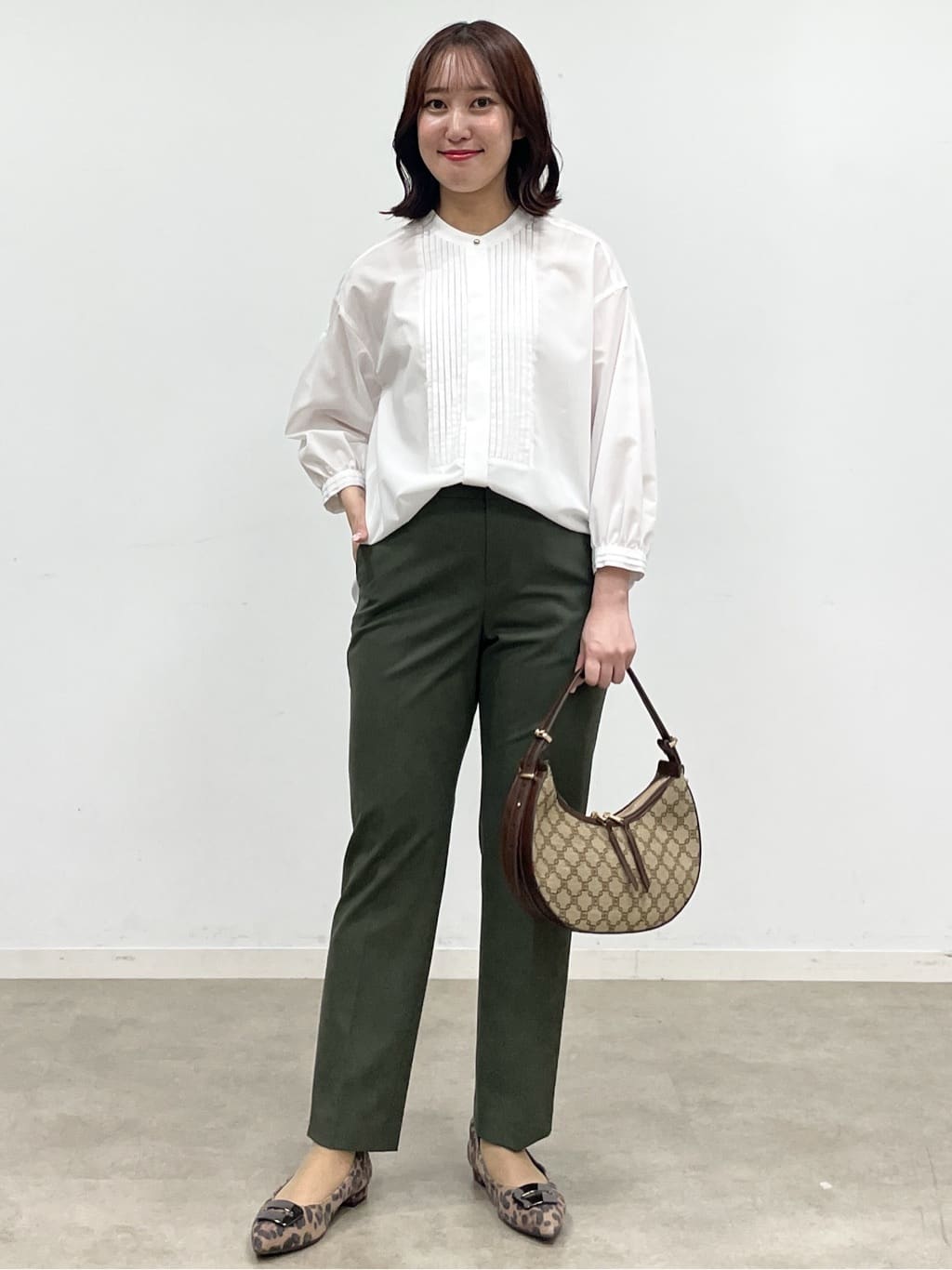 yukariさんの「Reflect｜【程よいゆとり感／体型カバー】ピンタックデザインシャンブレーブラウス」を使ったコーディネート