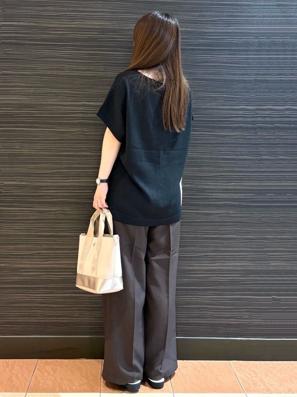 かなさんの「OPAQUE.CLIP｜ウエストサテン使いイージーワイドパンツ【洗濯機洗い可】」を使ったコーディネート
