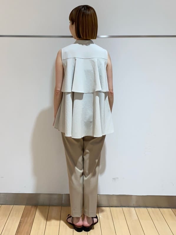 あやさんの「UNTITLED｜【接触冷感/吸水速乾】フレアバックシャンブラウス」を使ったコーディネート