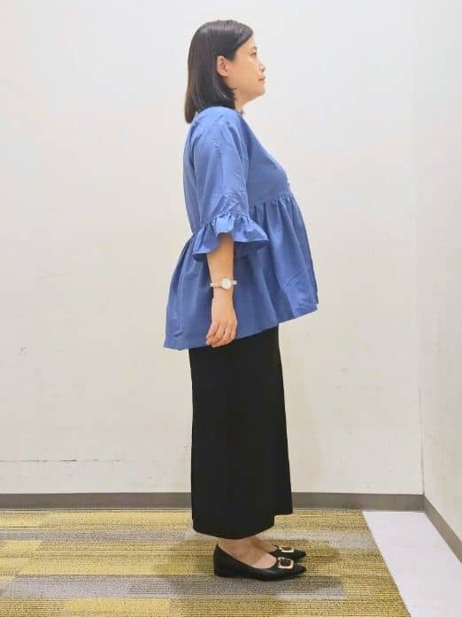 okayuさんの「THE SHOP TK｜フリルチュニックブラウス【洗濯機OK】」を使ったコーディネート