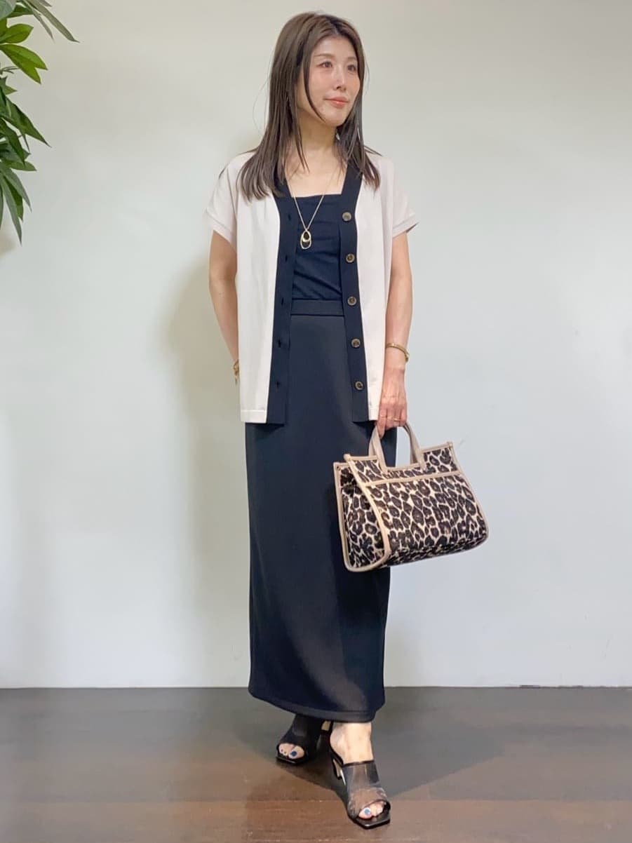 tomoさんの「UNTITLED｜【後ろウエストゴム/ストレッチ性/オンオフ】ジャージナロースカート」を使ったコーディネート
