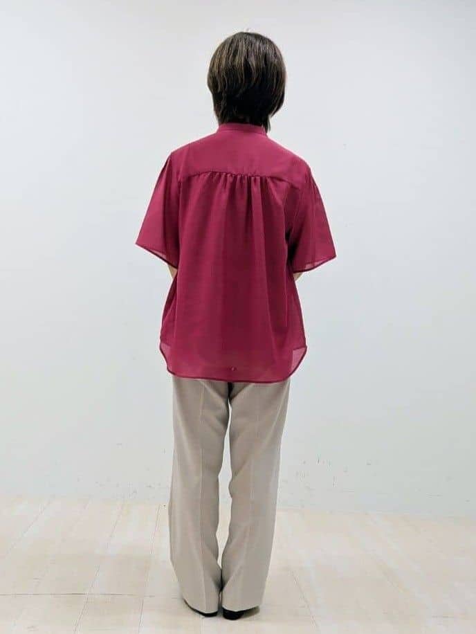 nishiさんの「Reflect｜【選べる5色◎／マシンウォッシュ可】シャーリングデザインブラウス」を使ったコーディネート