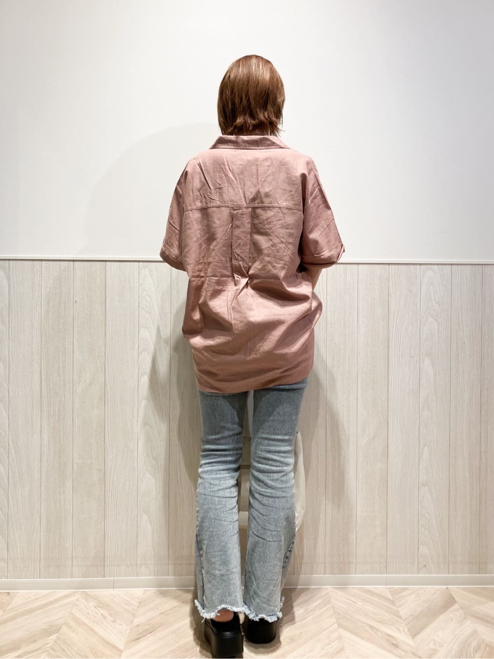 shokoさんの「SHOO･LA･RUE｜【S-LL/UV/接触冷感/抗菌防臭】体型を自然にカバー フレンチリネンブレンド襟付ドルマンシャツ」を使ったコーディネート