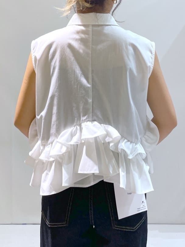 manaさんの「OPAQUE.CLIP｜《Can Cam掲載》裾ラッフルフリルシャツ【洗濯機洗い可】」を使ったコーディネート