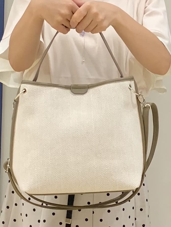 mokaさんの「grove｜【UVカット/二の腕カバー】1枚で着映えするフレアスリーブデザイン」を使ったコーディネート
