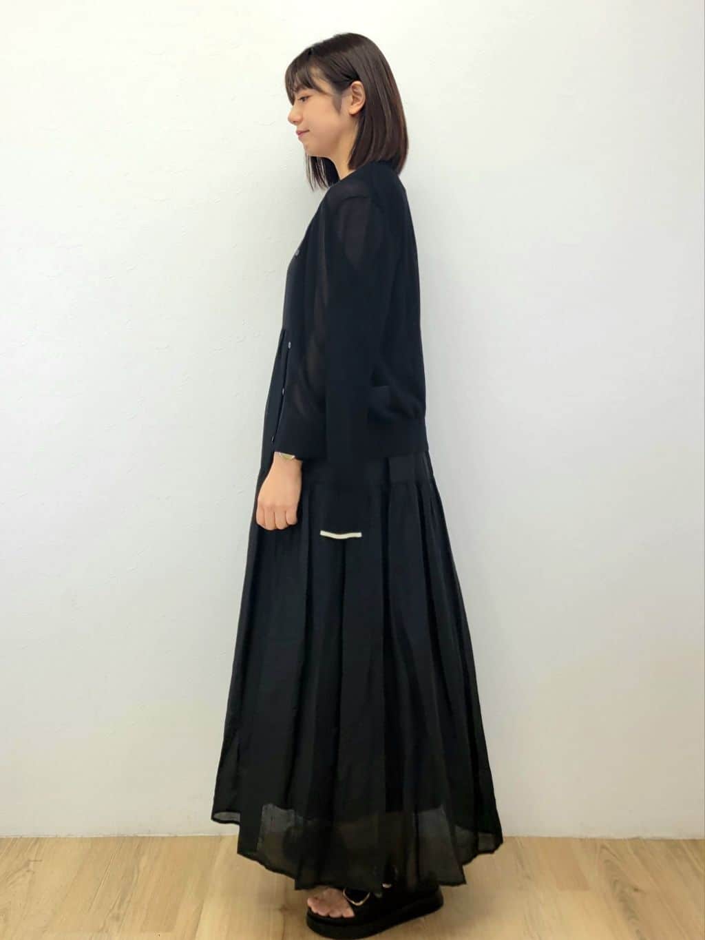 LISAさんの「OPAQUE.CLIP｜配色シアークルーニットカーディガン【洗濯機洗い可／抗ピル】」を使ったコーディネート