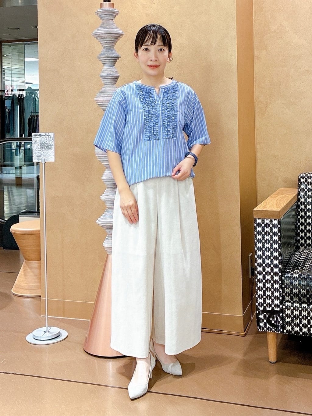 hattoriさんの「INDIVI｜【洗える／清涼感◎】ワイドフレアパンツ／スカーチョ」を使ったコーディネート