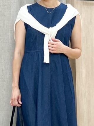 Keiさんの「grove｜さっと二の腕カバー　大人な抜け感シアーラグランVネックカーデ」を使ったコーディネート