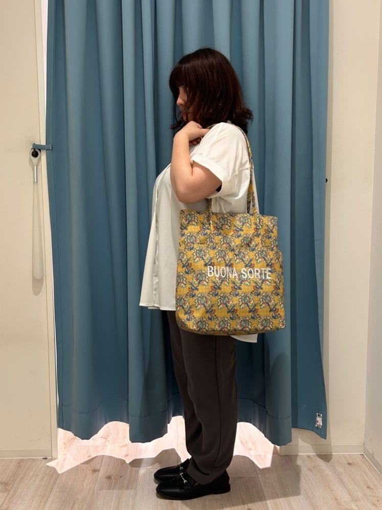 くーさんの「SHOO･LA･RUE｜【S-LL】さらりとしたタッチが上品見え ワンボタンデザイン トップス」を使ったコーディネート