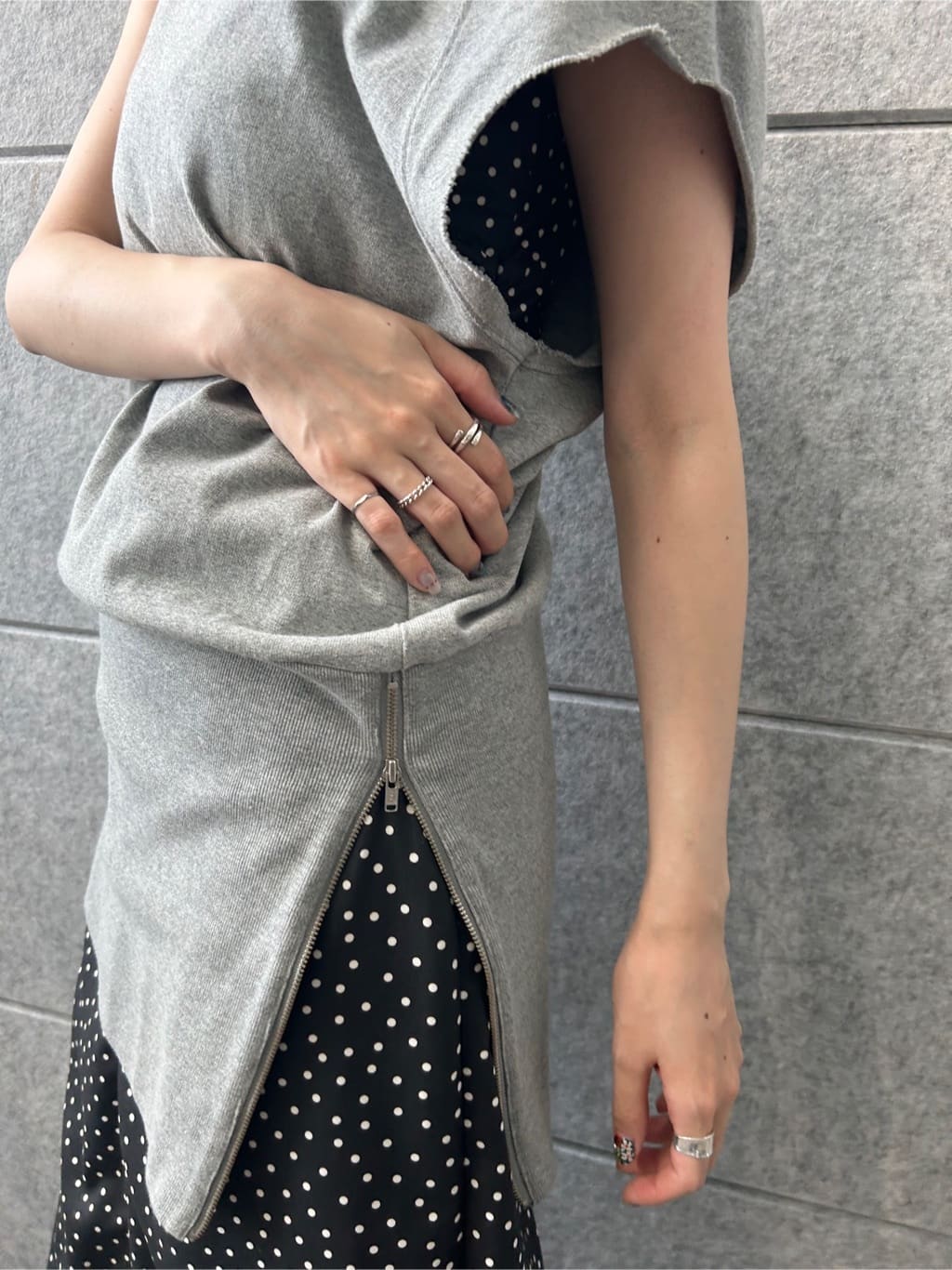 honoka Aさんの「CODE A｜off－shoulder sleeveless tops」を使ったコーディネート