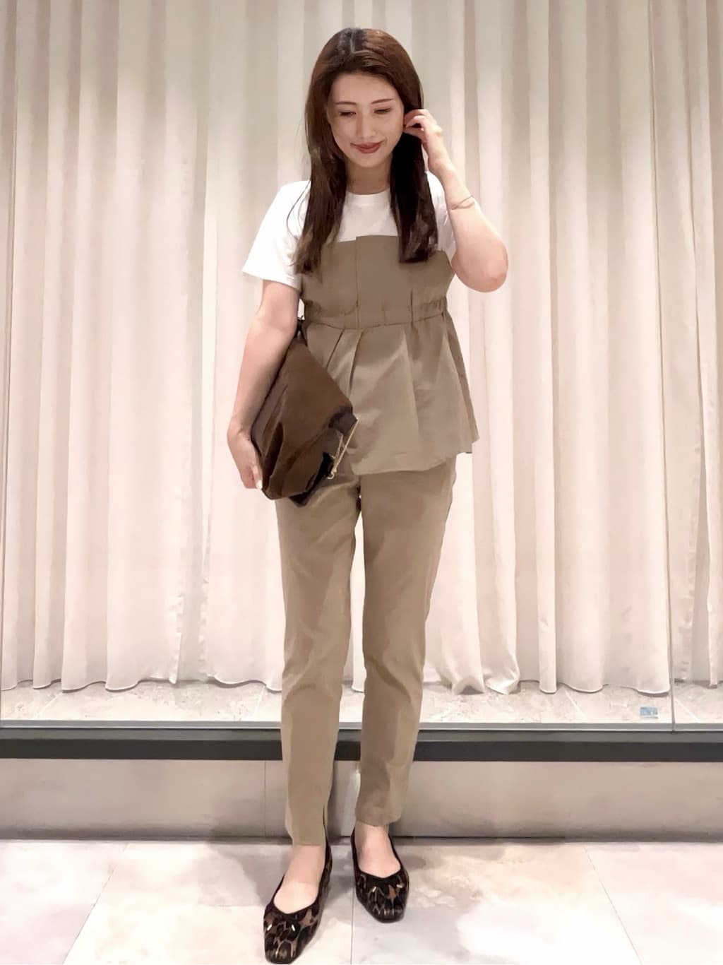 maiさんの「OPAQUE.CLIP｜タックビスチェドッキングカットソー【洗濯機洗い可】」を使ったコーディネート