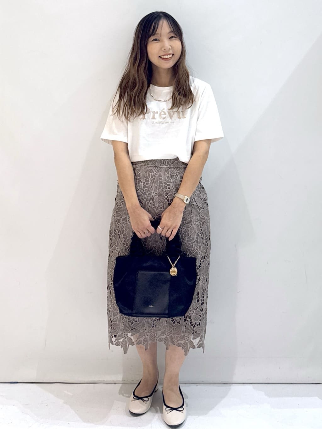 hirokoさんの「OPAQUE.CLIP｜スパンコール刺繍ロゴTシャツ【洗濯機洗い可／接触冷感／UVケア】」を使ったコーディネート