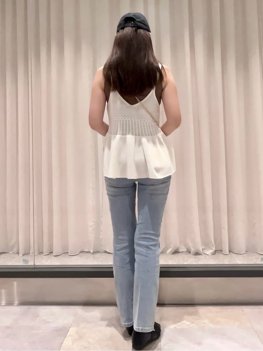 maiさんの「OPAQUE.CLIP｜カギ針風ニットキャミビスチェ【洗濯機洗い可】」を使ったコーディネート