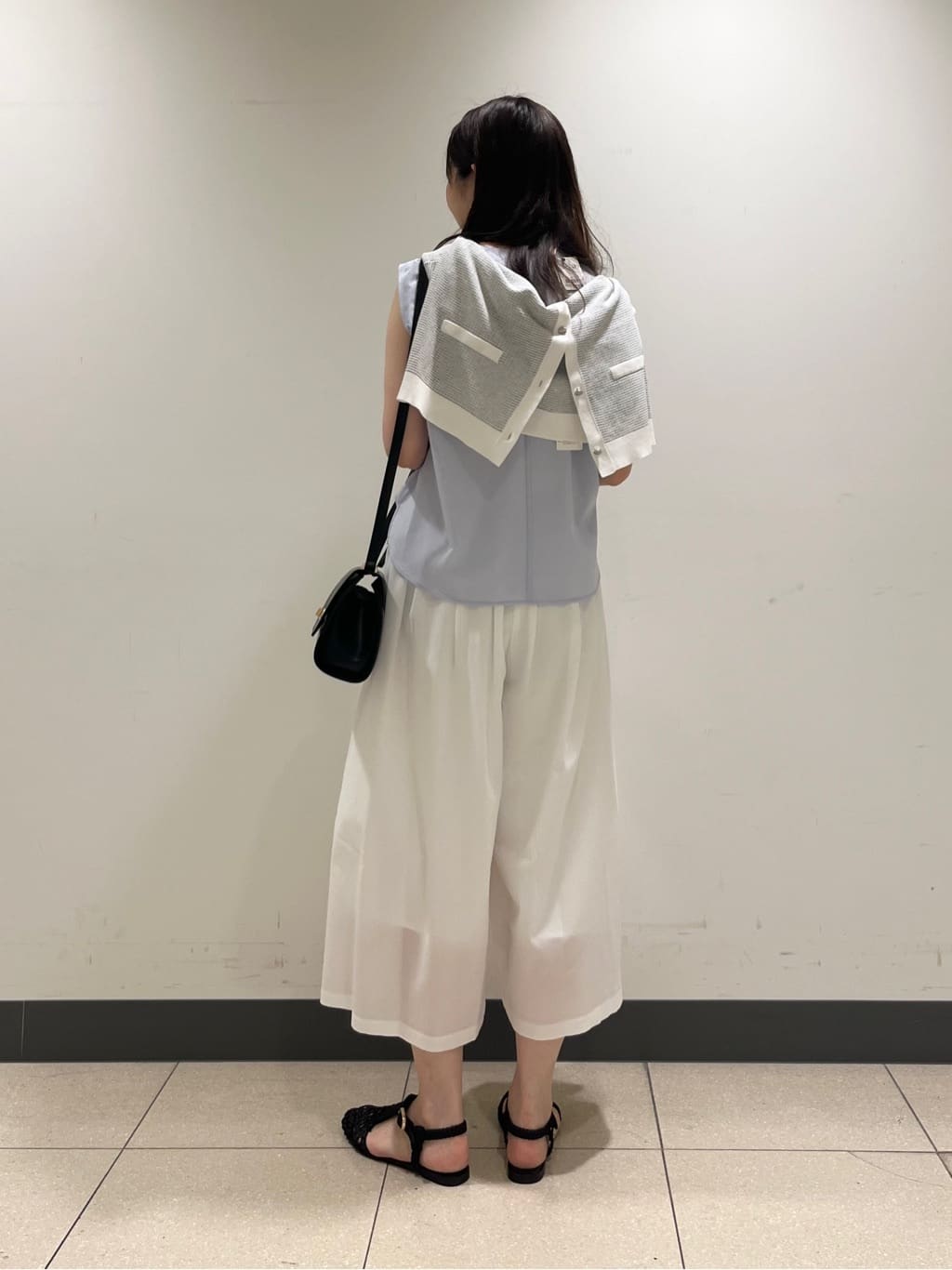 shokoさんの「INDIVI｜【クールエアー素材／UVケア／吸汗速乾】エアリータックブラウス」を使ったコーディネート