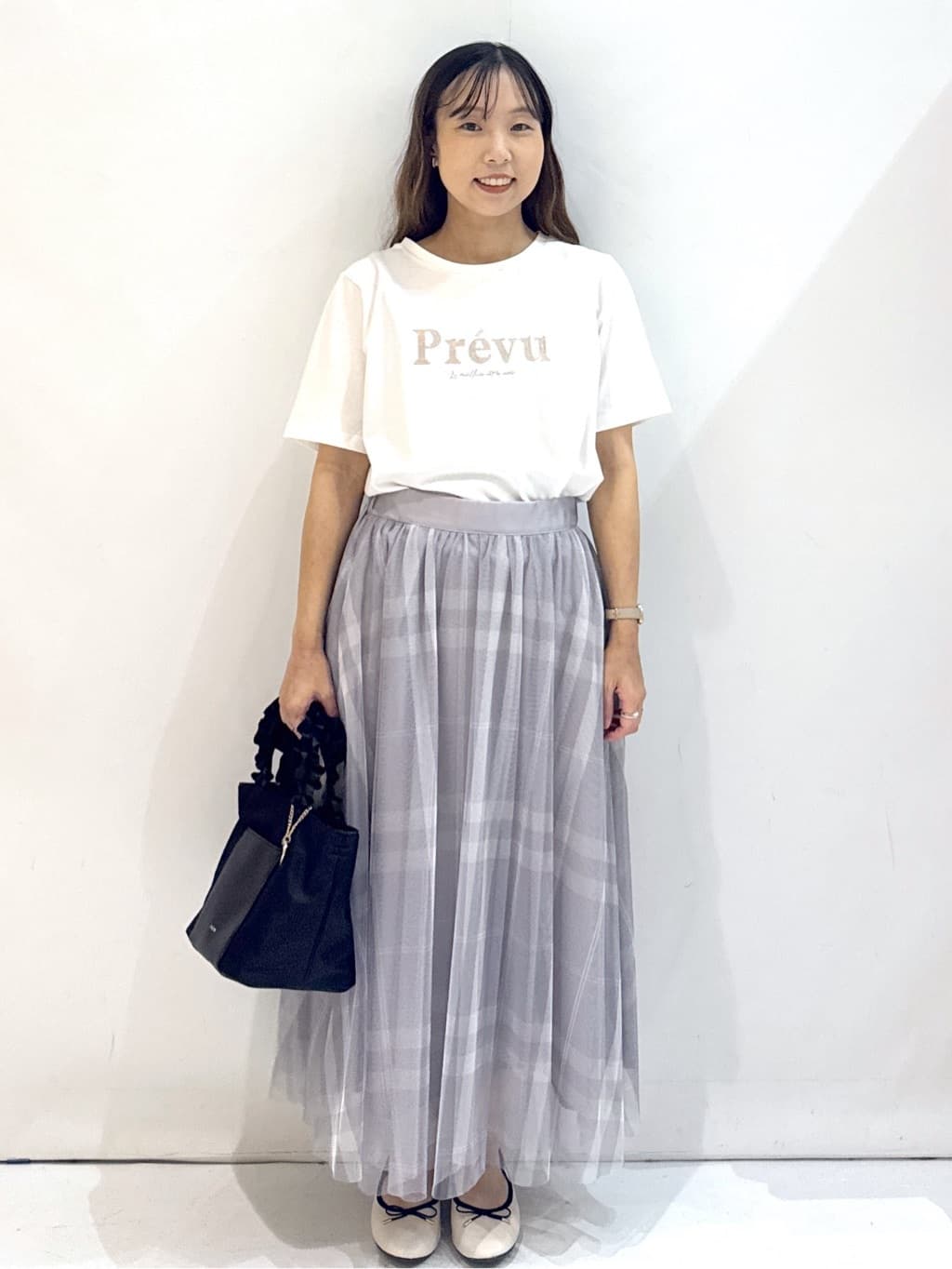 hirokoさんの「OPAQUE.CLIP｜スパンコール刺繍ロゴTシャツ【洗濯機洗い可／接触冷感／UVケア】」を使ったコーディネート