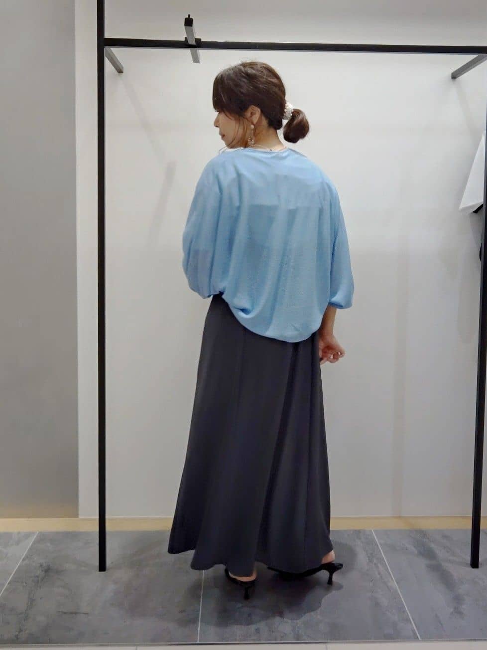 TOMOMIさんの「INDIVI｜バイカラーショートネックレス」を使ったコーディネート