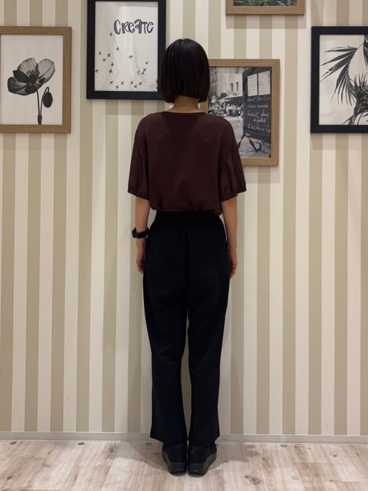 たまごがにさんの「SHOO･LA･RUE｜【S-LL】二の腕はカバーして魅せる フレアスリーブニット」を使ったコーディネート