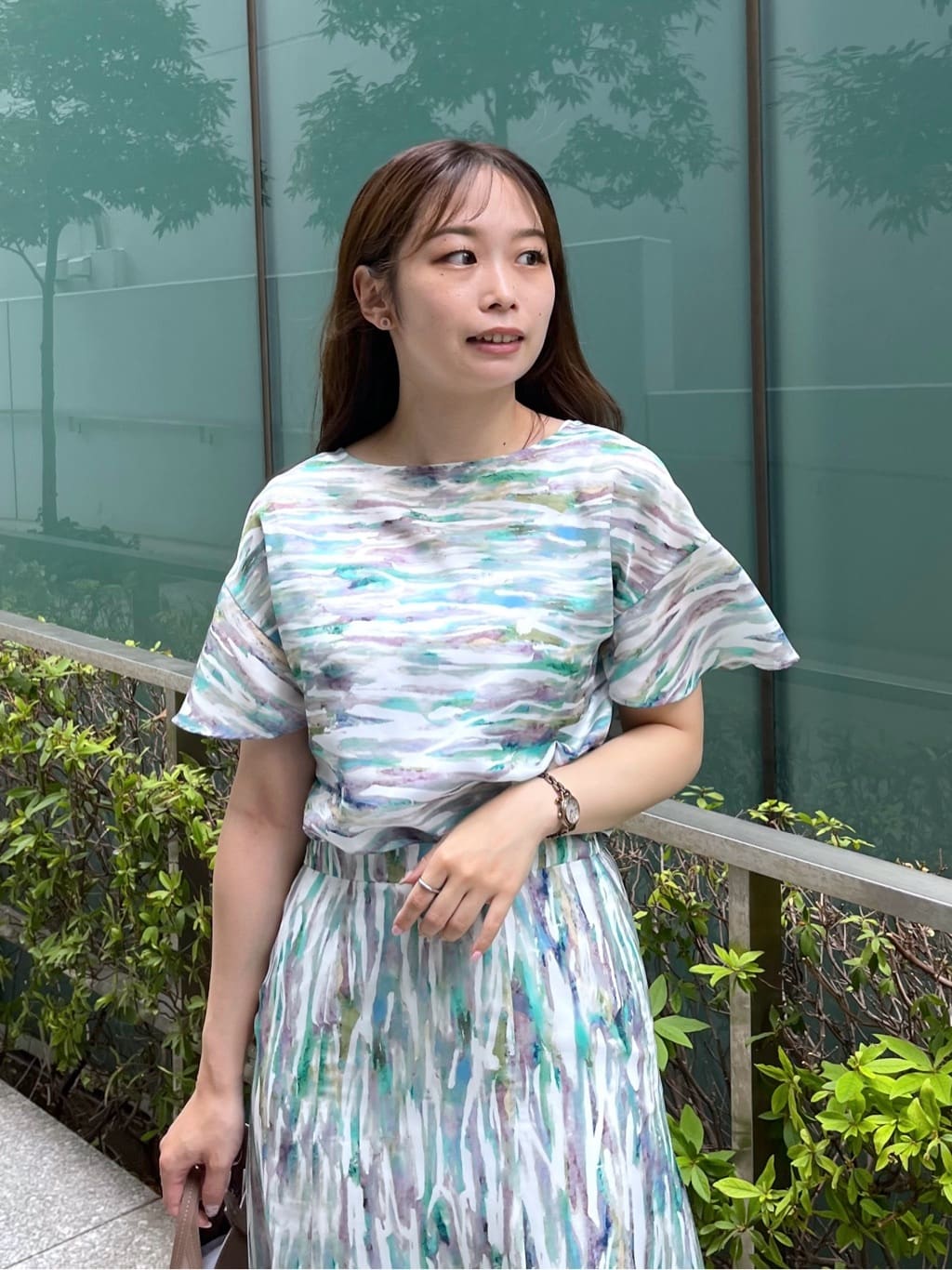 Saekoさんの「COUP DE CHANCE｜【手洗い可／日本製】プリント柄ブラウス」を使ったコーディネート