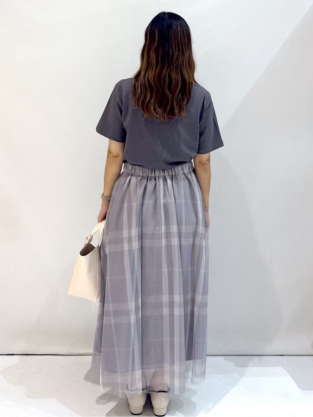 hirokoさんの「OPAQUE.CLIP｜スパンコール刺繍ロゴTシャツ【洗濯機洗い可／接触冷感／UVケア】」を使ったコーディネート